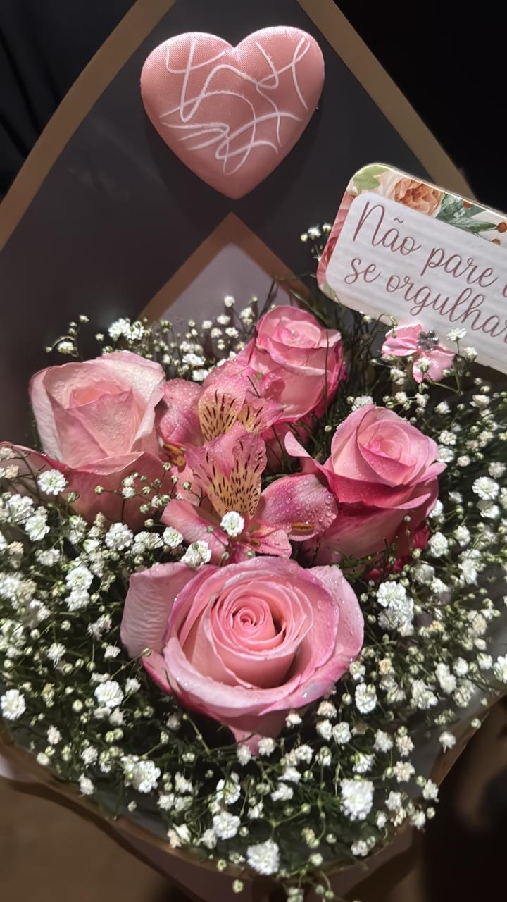 Buquê de rosa claras 