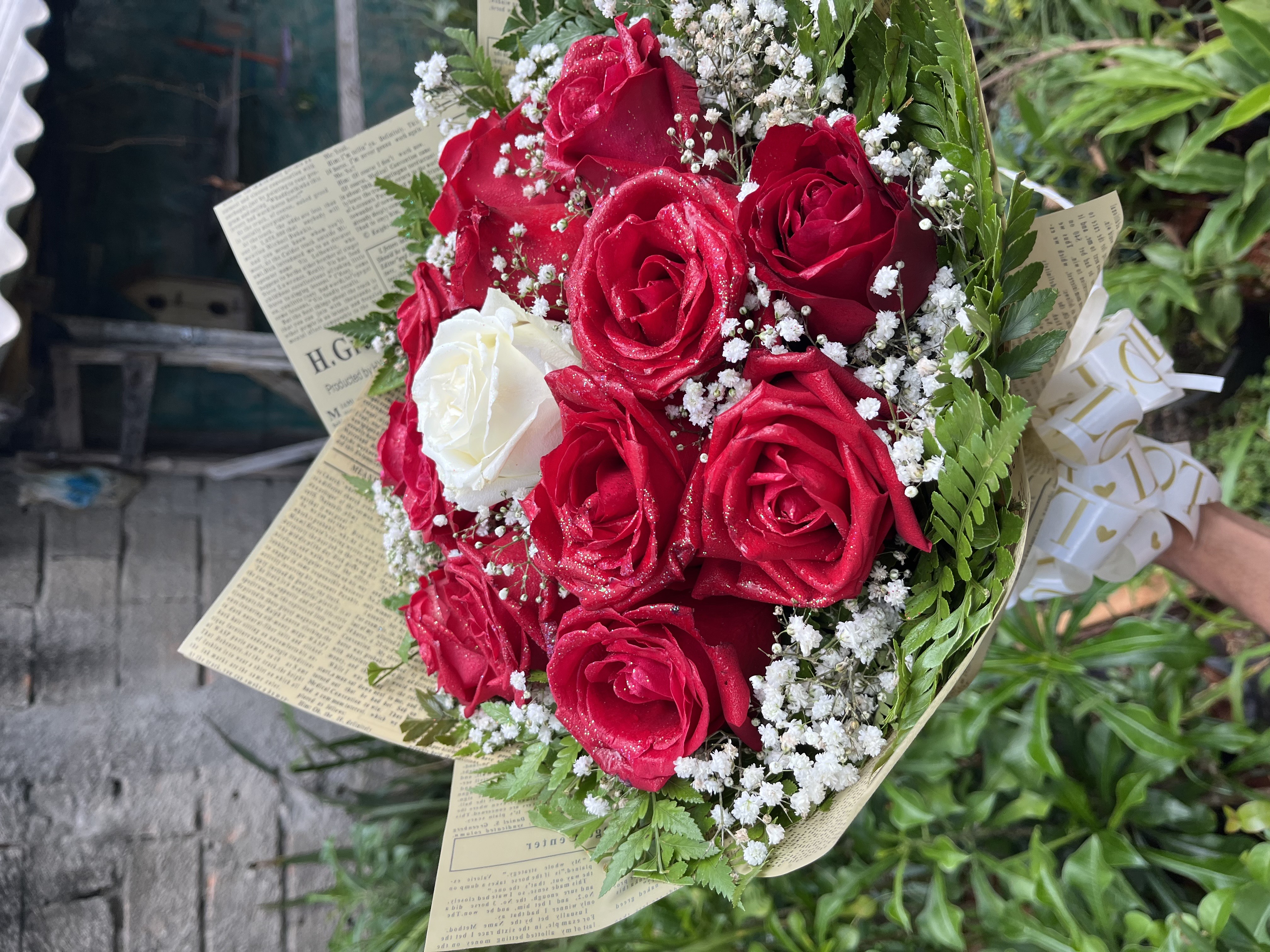 Buquê de rosa vermelha + rosa branca 